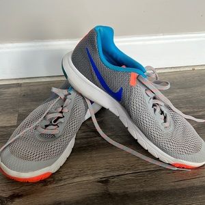 Nike tennis shoes; size 9.5